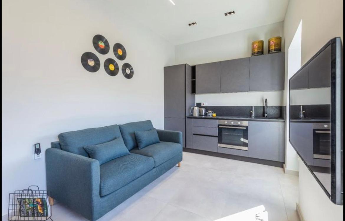 New - Designer Finished 1 Bedroom Apartment A 5 Minutes Ferry Away From Valletta 莫斯塔 外观 照片